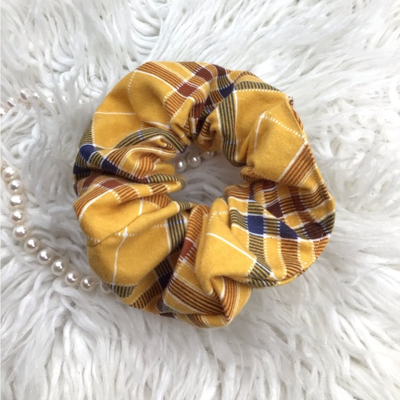 👩‍🦱 4 for $16 SCRUNCHIE ( golden plaid ) MATCH WITH YOUR FUR BABY 💕 - Picture 3 of 7